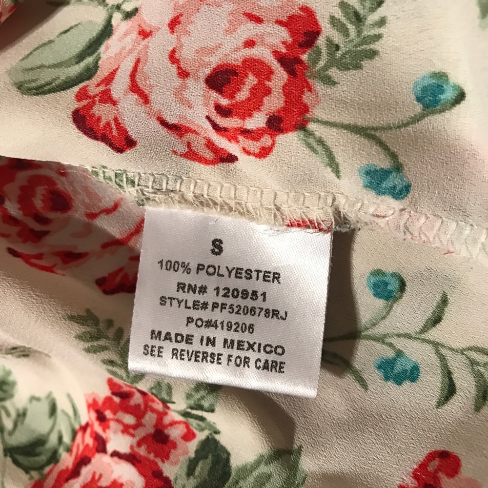 Rose Back Zip Blouse! - Picture 5 of 5